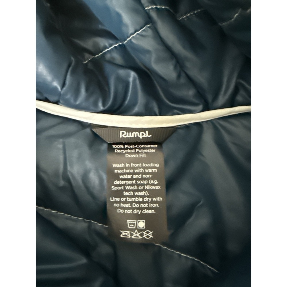 RUMPL Crisp Fade Nanoloft Puffy Poncho Relaxed fit, works for most adults - Picture 3 of 8
